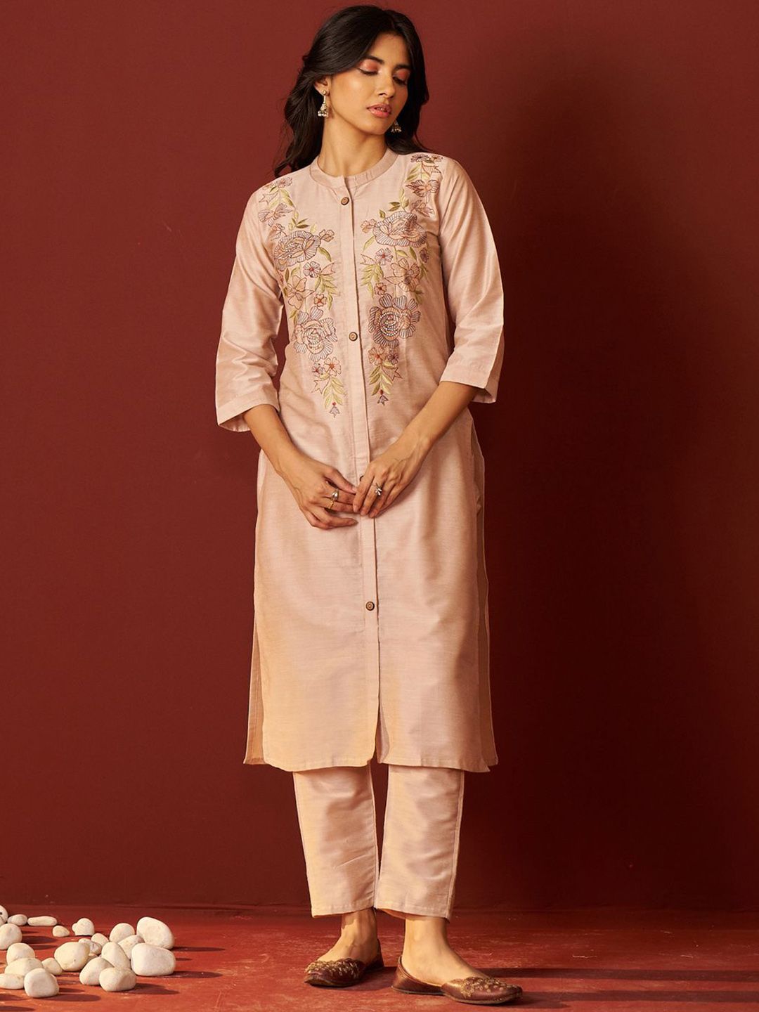 Women Floral Embroidered Cotton Kurta with Trousers