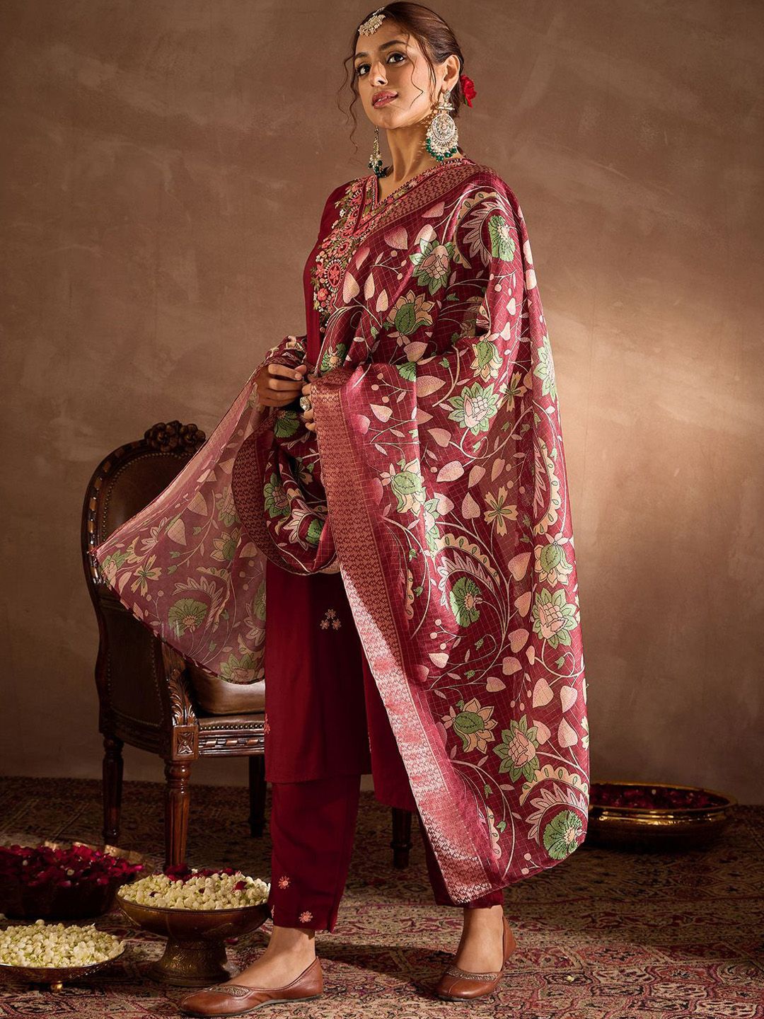 Dhiyona IE Women Floral Embroidered Regular Thread Work Kurta with Trousers & With Dupatta