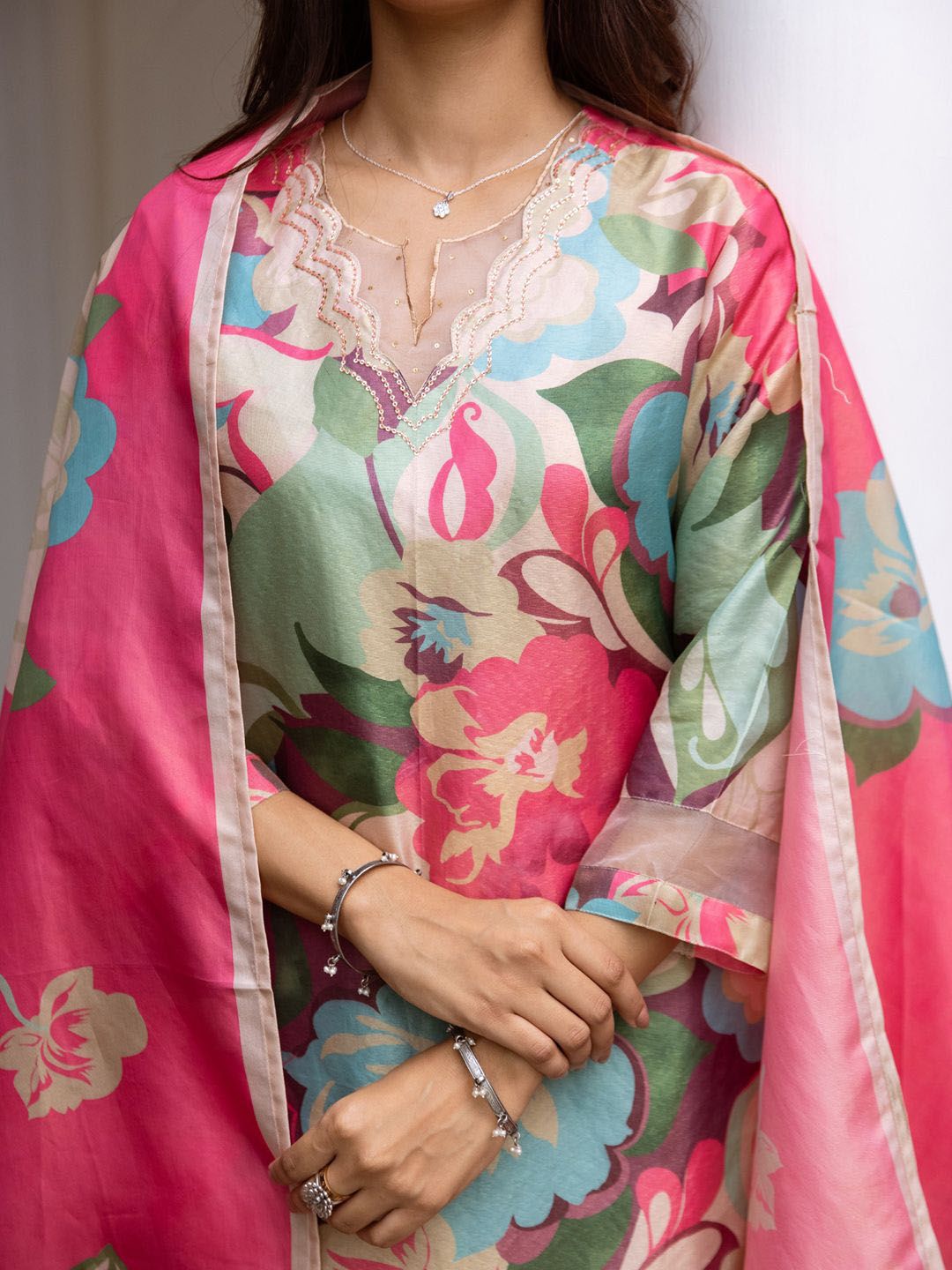 Women Floral Printed Regular Kurta with Trousers & With Dupatta