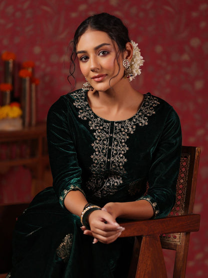 Dhiyona IS Women's Ethnic Motifs Embroidered Sequinned Velvet Straight Kurta with Trouser