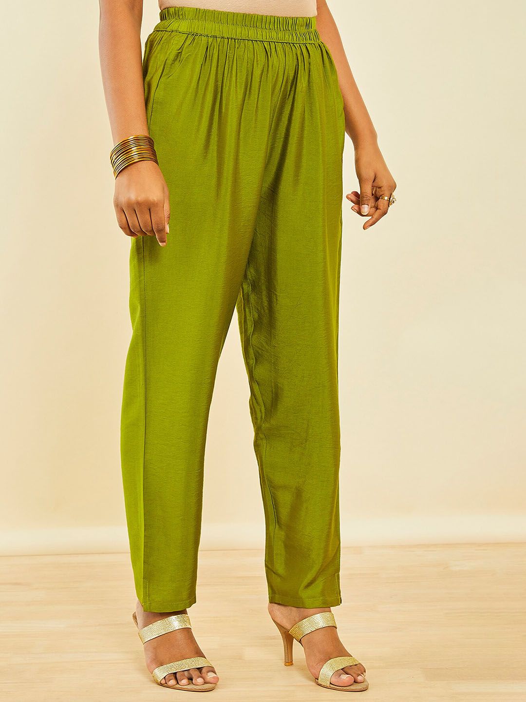 Dhiyona SO Women's Floral Woven Design Beads & Stones Detailed Straight Kurta & Trousers With Dupatta