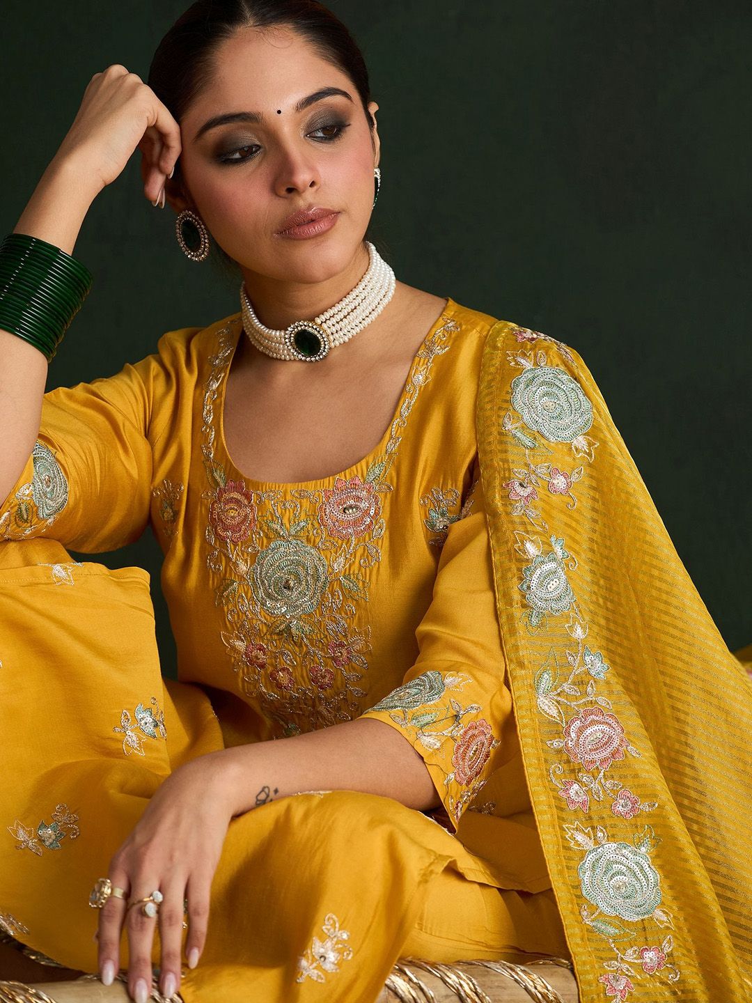 Dhiyona IE Women Floral Embroidered Regular Thread Work Kurta with Trousers & With Dupatta