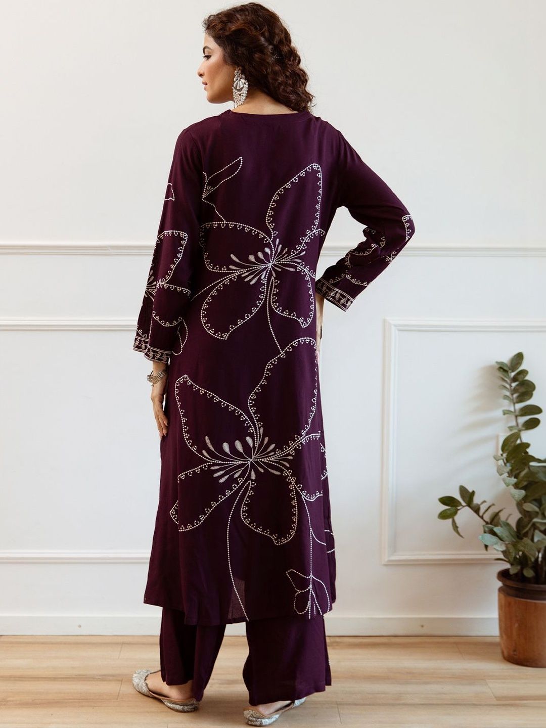 Women Floral Embroidered Regular Thread Work Kurta with Trousers
