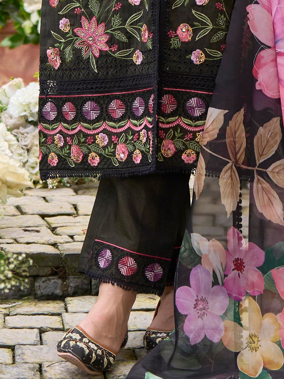 Women Floral Embroidered Panelled Thread Work Kurta with Trousers & With Dupatta