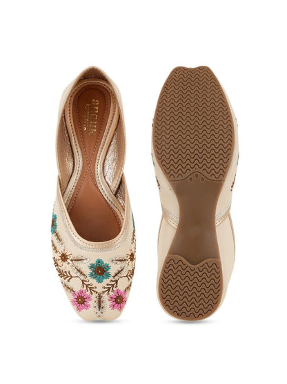 Dhiyona AK Embroidered Mojaris