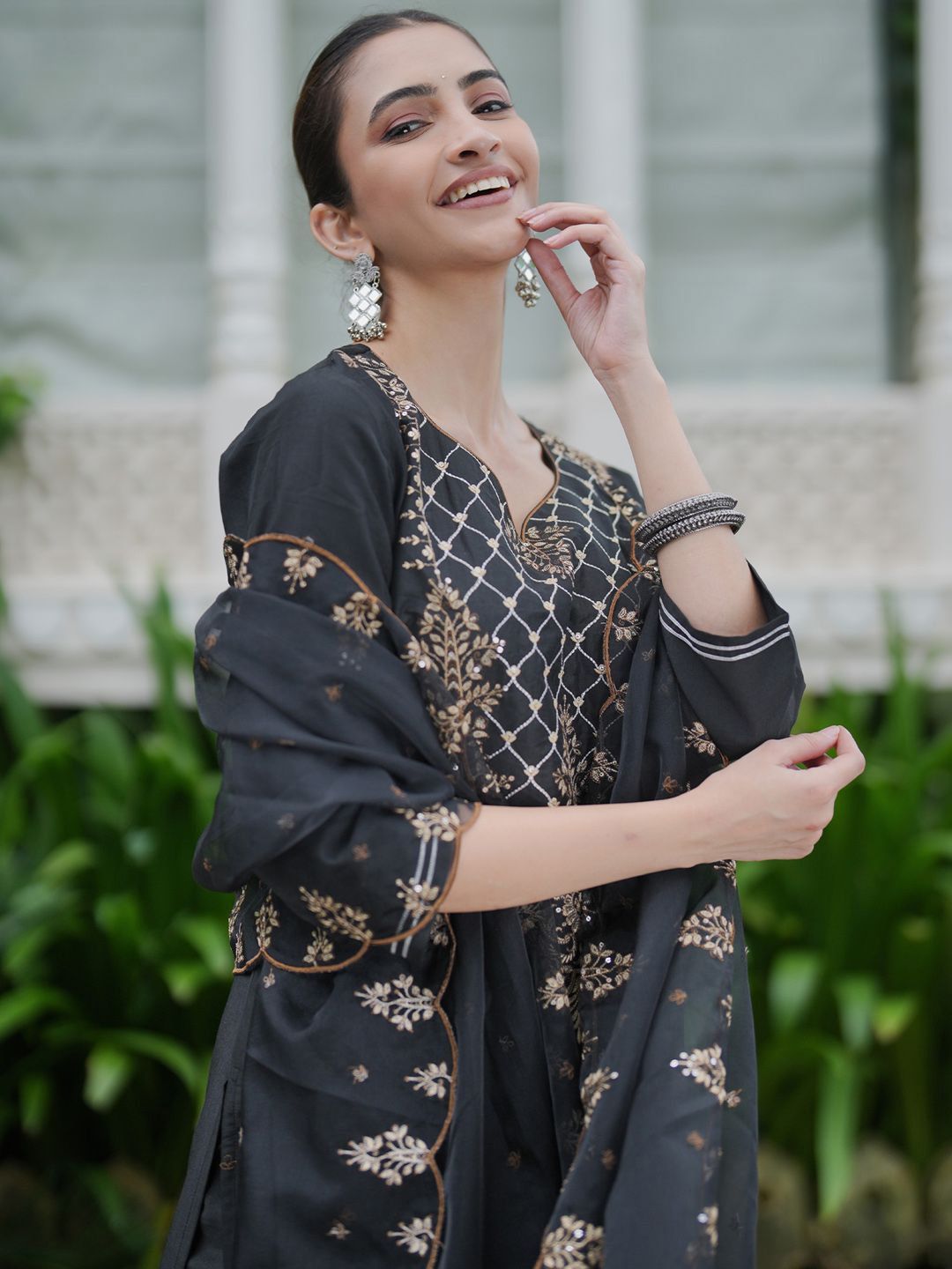 Floral Embroidered Thread Work Liva Kurta with Trousers & Dupatta