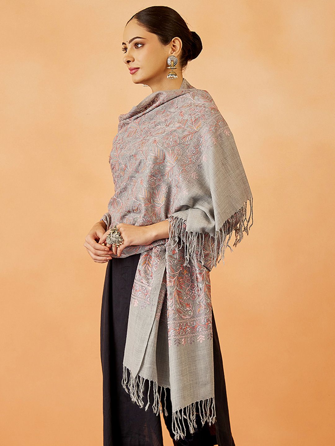 Dhiyona PA Women Floral Embroidered Shawl