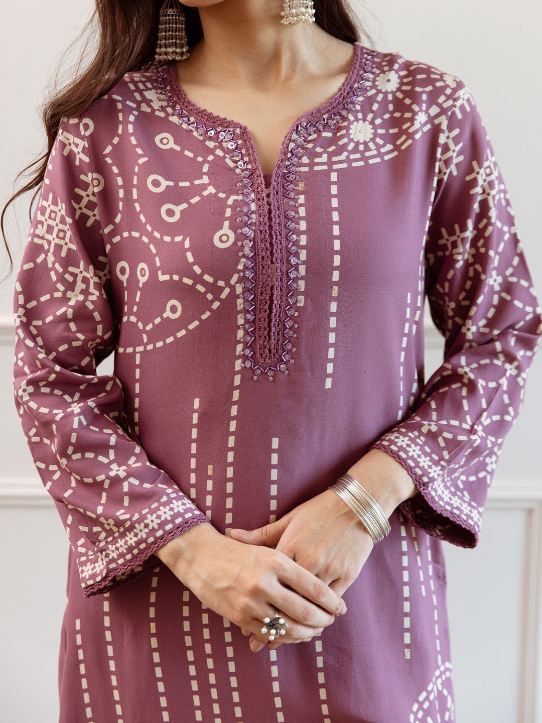 Dhiyona IE Women Printed Regular Beads and Stones Kurta with Trousers