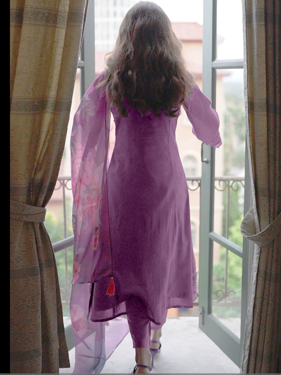 Women Floral Embroidered Regular Thread Work Kurta with Trousers & With Dupatta