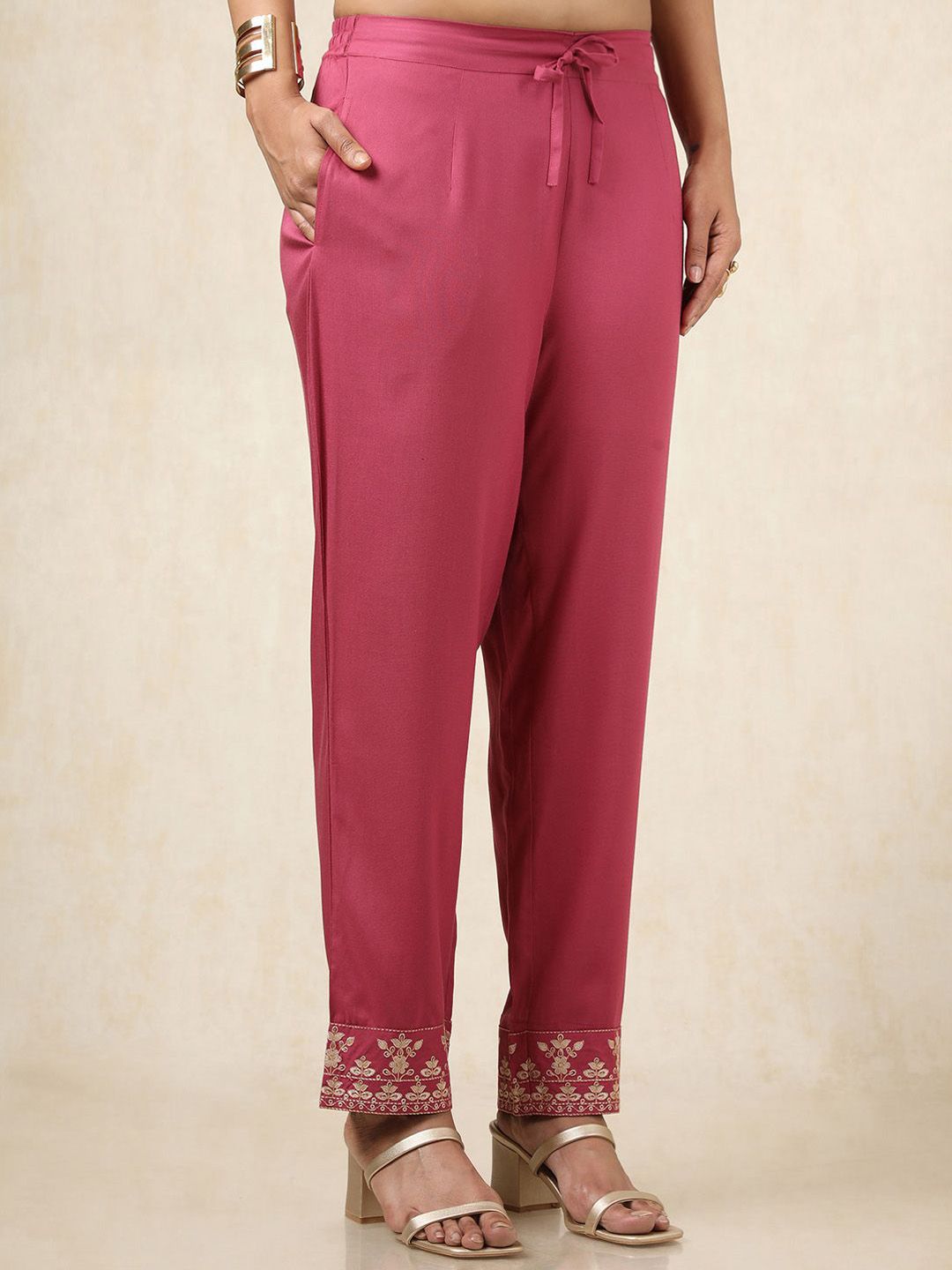 Dhiyona SO Women's Floral Embroidered Notch Neck Thread Work A-Line Kurta With Trousers