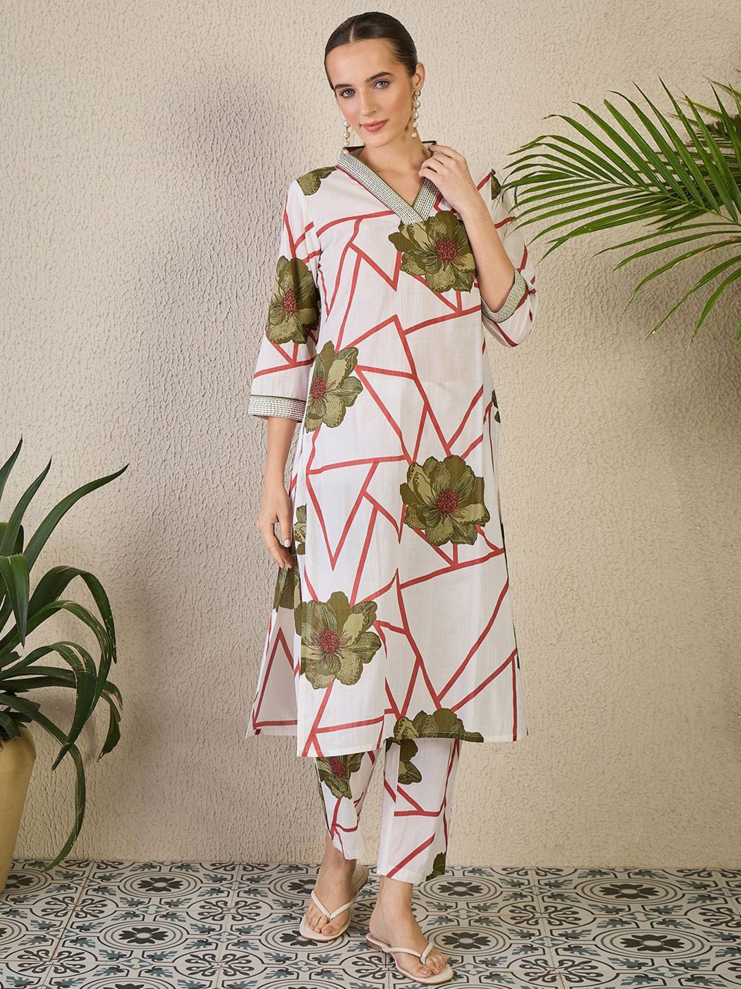 Dhiyona IE Floral Printed V-Neck Straight Pure Cotton Kurta With Trousers