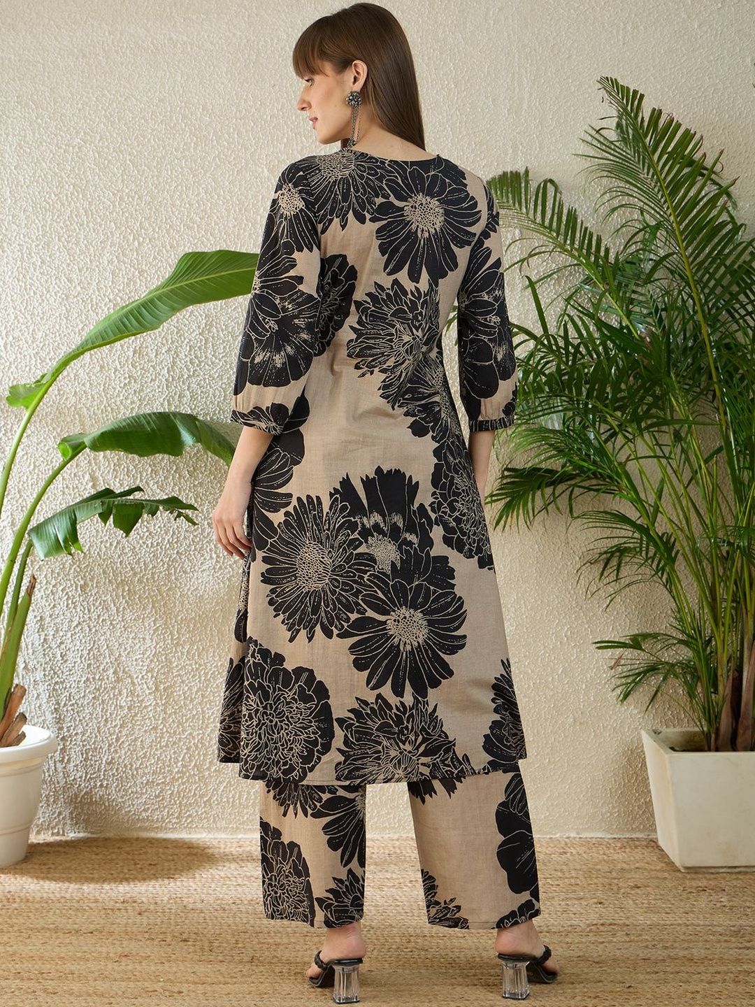 Women Floral Printed Regular Kurta with Trousers