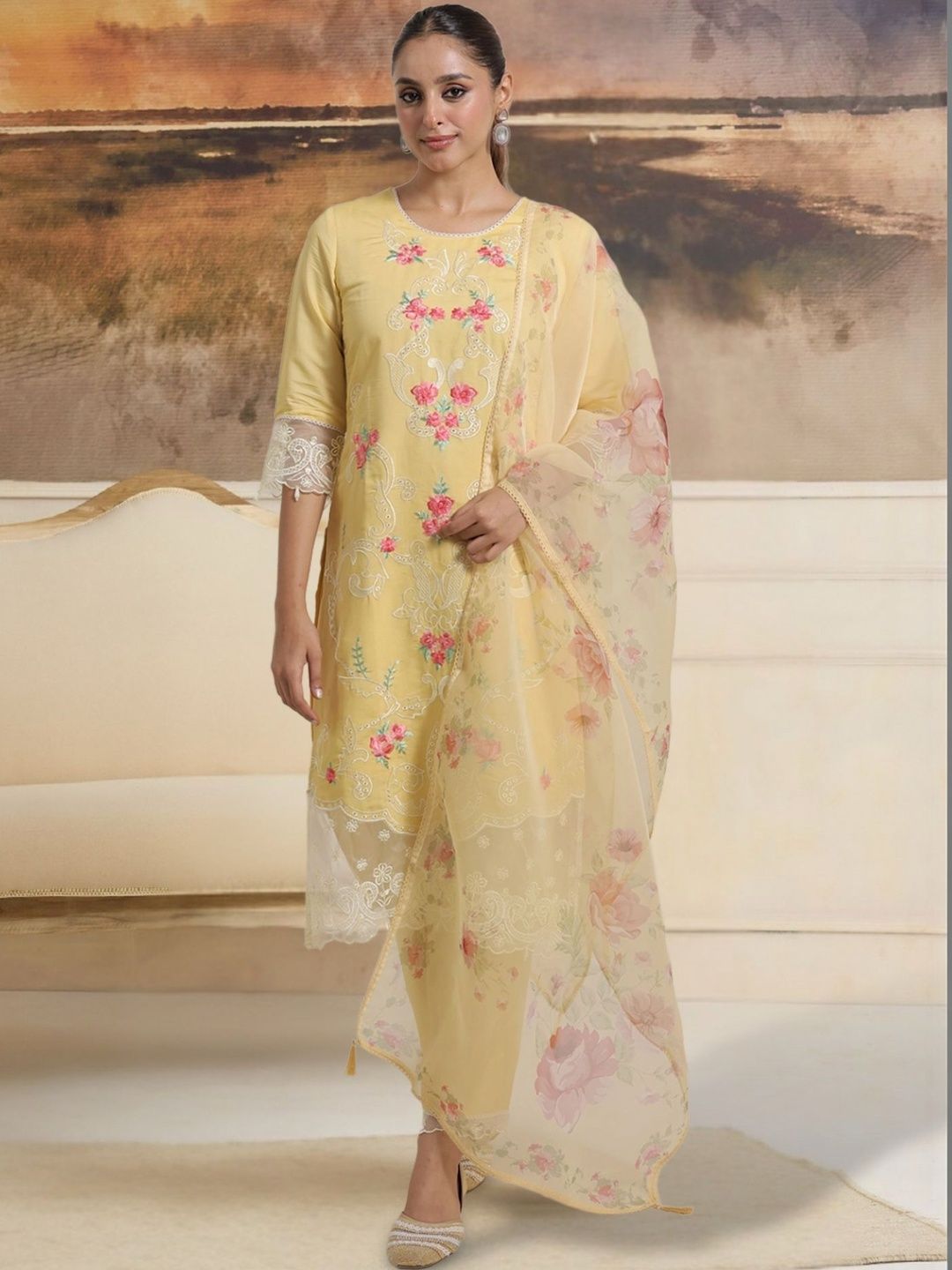 Dhiyona IE Women Floral Embroidered Regular Thread Work Kurta with Trousers & With Dupatta