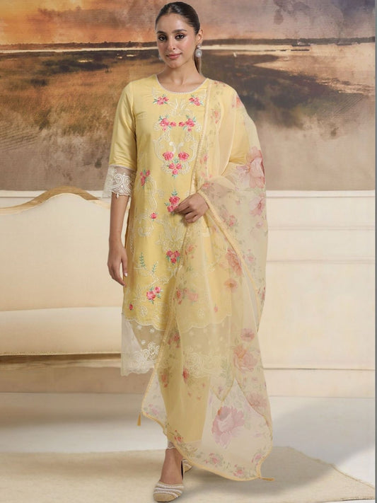 Women Floral Embroidered Regular Thread Work Kurta with Trousers & With Dupatta