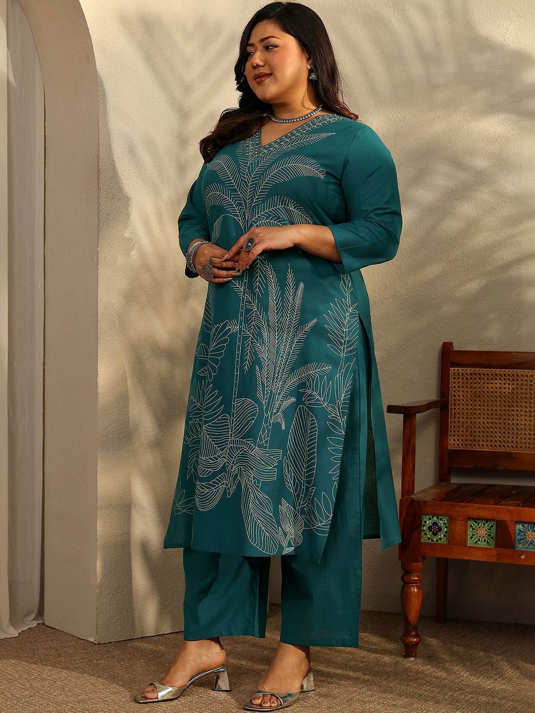 Dhiyona Women's Plus Size Ethnic Motifs Printed Kurta with Trousers & Dupatta
