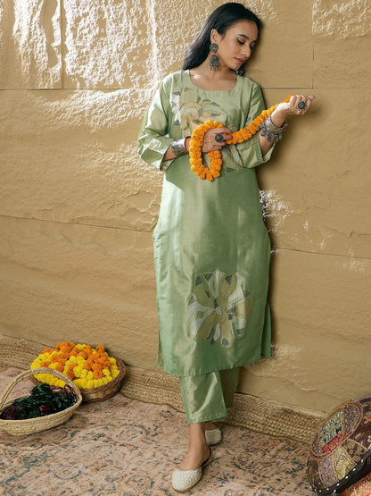 Dhiyona IE Women Floral Embroidered Regular Thread Work Kurta with Trousers