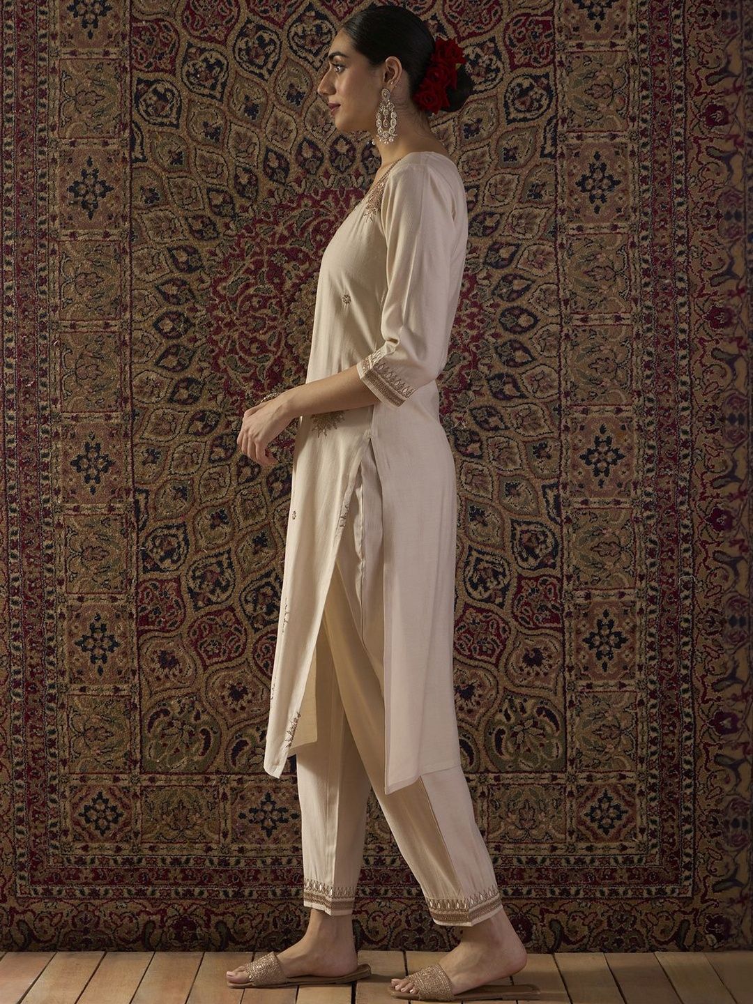 Ethnic Motifs Embroidered Thread Work Straight Kurta With Trouser