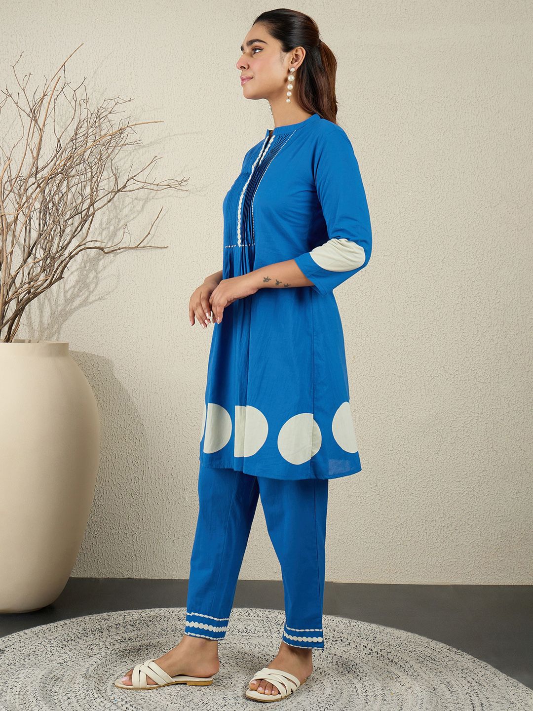 Women Printed Pleated Pure Cotton Kurta with Trousers