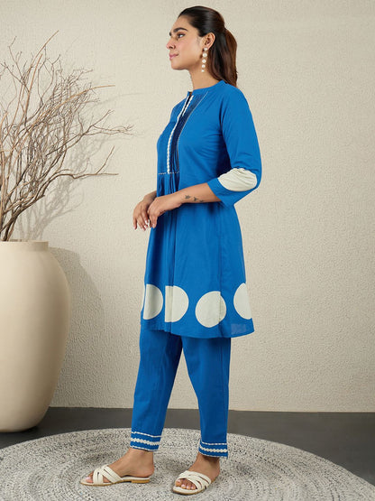 Women Printed Pleated Pure Cotton Kurta with Trousers