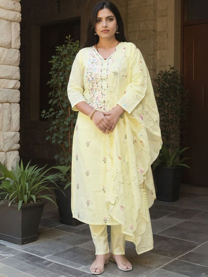 Women Floral Embroidered Thread Work Pure Cotton Kurta with Trousers & Dupatta
