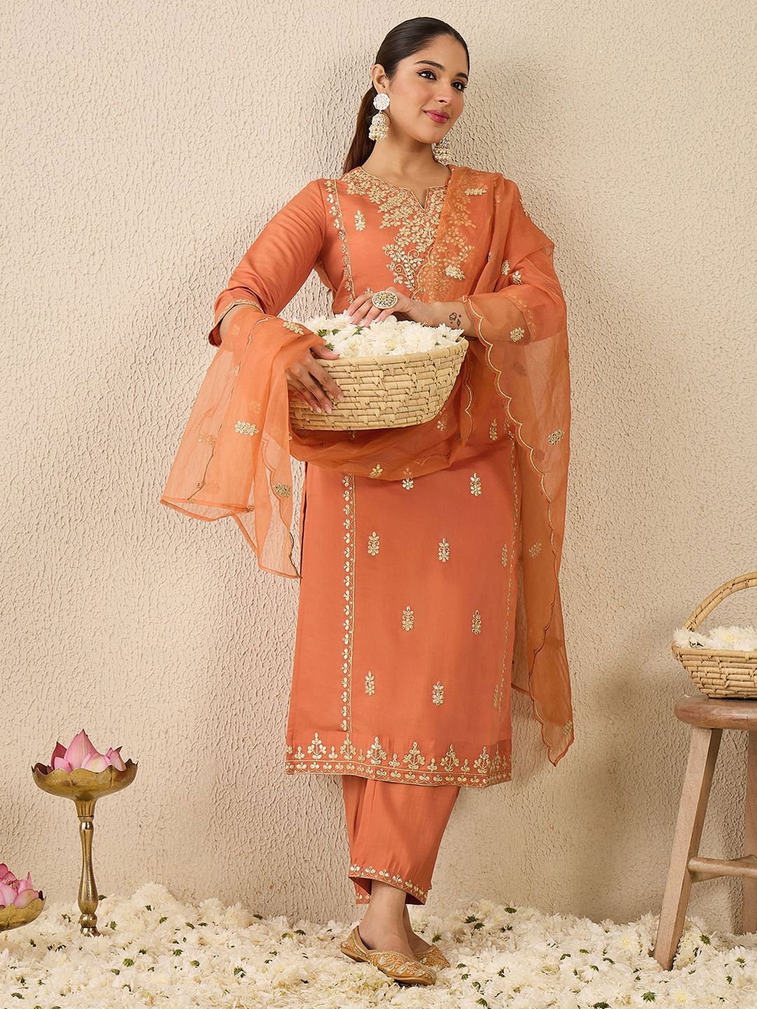 Dhiyona IE Women's Ethnic Motifs Embroidered Thread Work Straight Kurta With Trousers & Dupatta