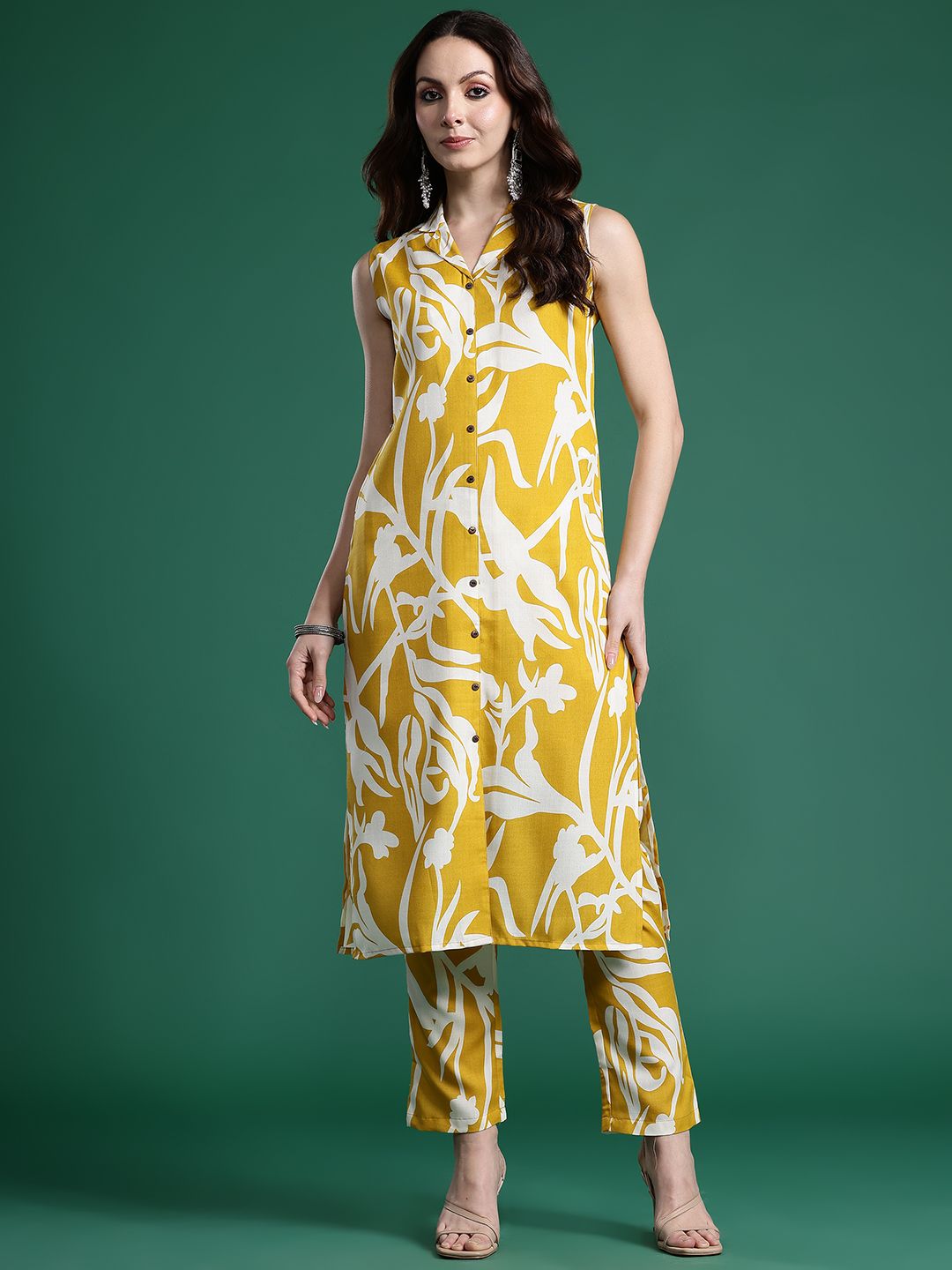 Dhiyona IE Women Printed Regular Linen Kurta with Trousers