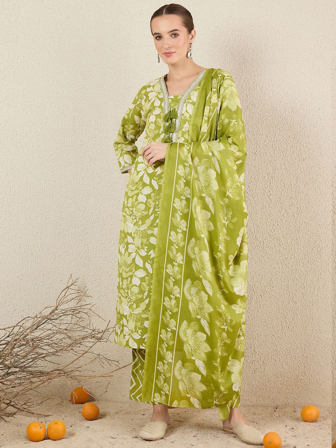 Dhiyona IE Women Floral Printed Kurta with Trousers & Dupatta