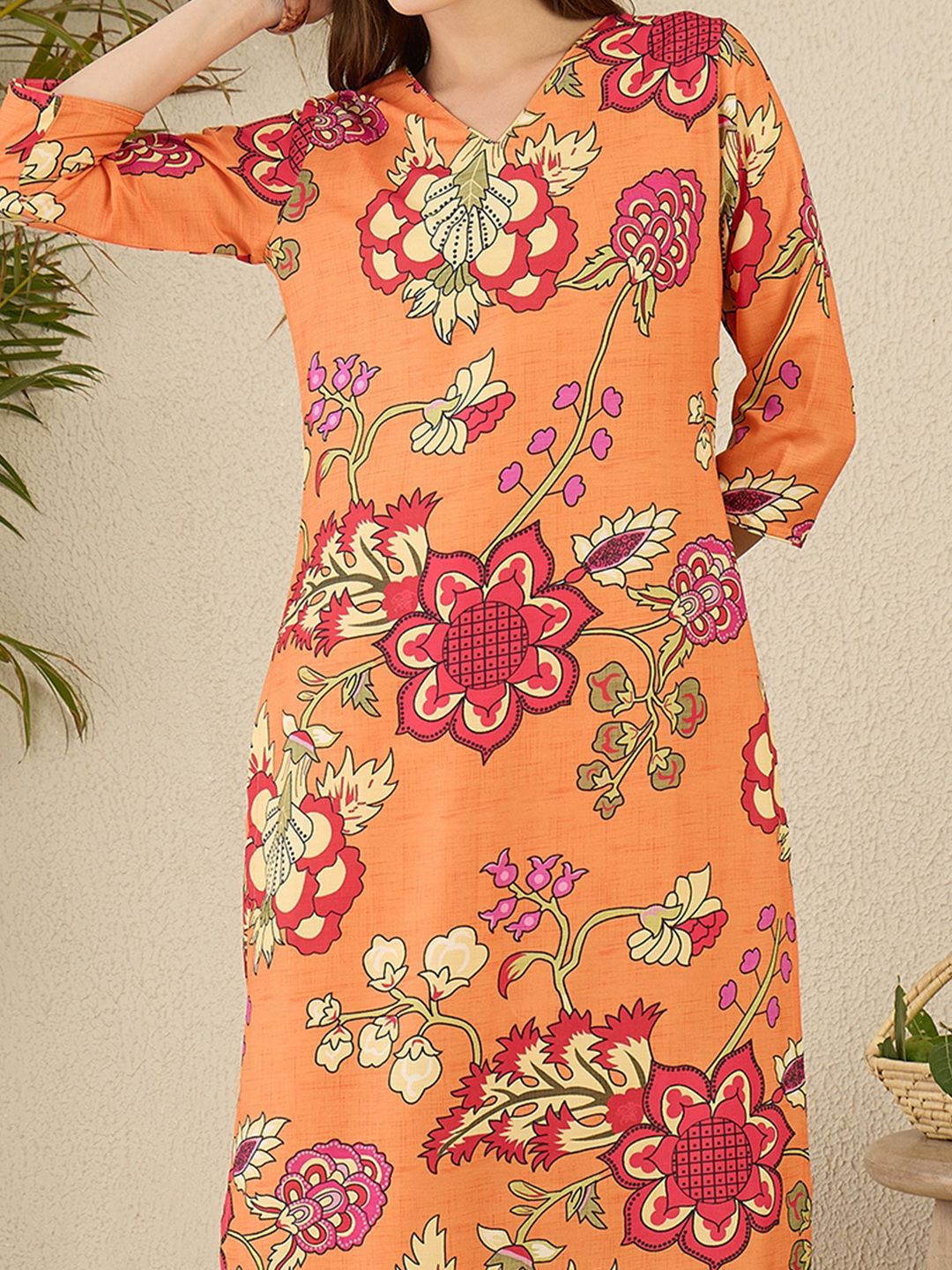 Dhiyona IE Floral Screen Printed V-Neck Straight Kurta With Trousers