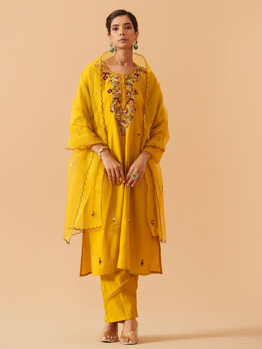Dhiyona PD Women Embroidered Kurta With Trousers & Dupatta