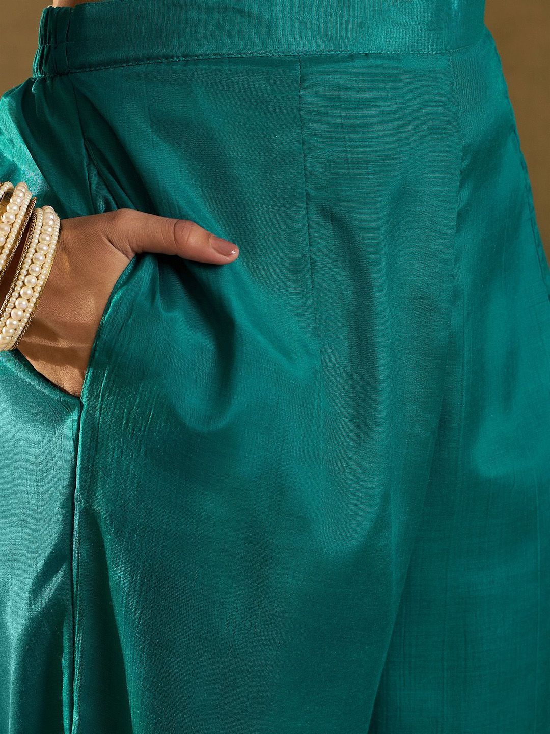 Dhiyona IE Women Ethnic Motifs Embroidered Regular Thread Work Kurta with Trousers & With Dupatta