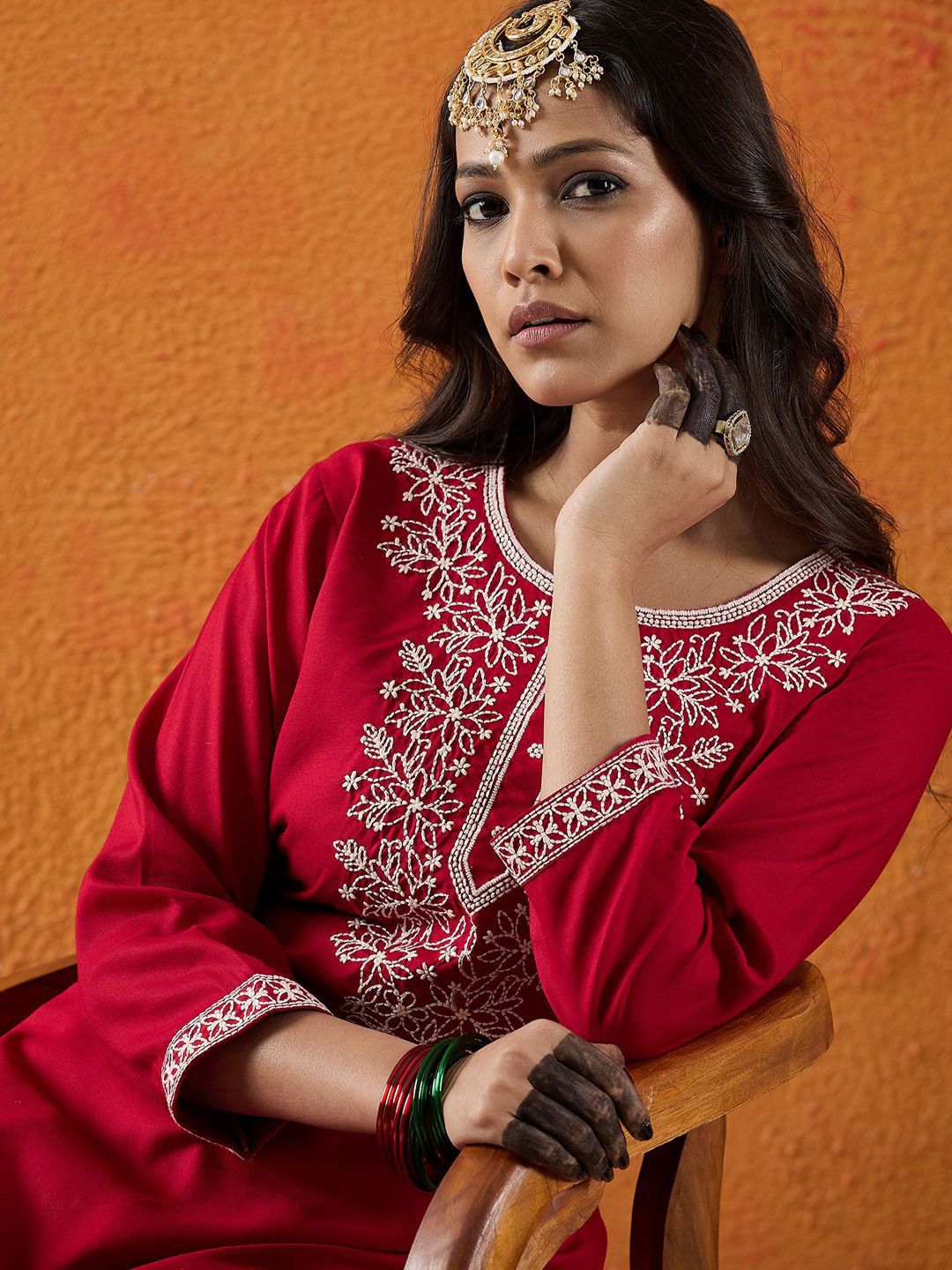 Dhiyona IE Floral Embroidered Thread Work Straight Kurta