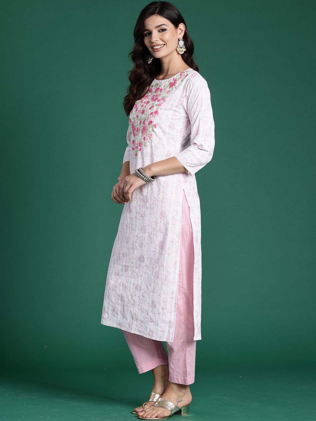 Dhiyona IE Women Floral Printed Regular Thread Work Pure Cotton Kurta with Trousers & With Dupatta