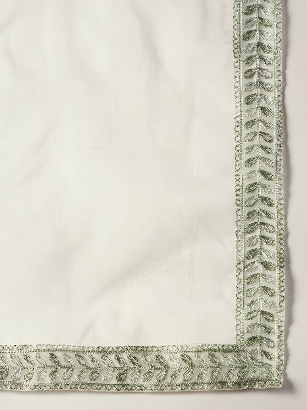 Dhiyona IE Women Floral Embroidered Regular Thread Work Kurta with Trousers & With Dupatta