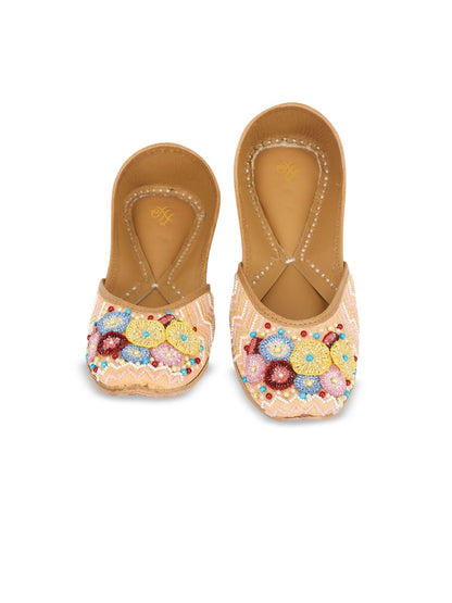 Dhiyona HOP Women Embroidered Mojaris
