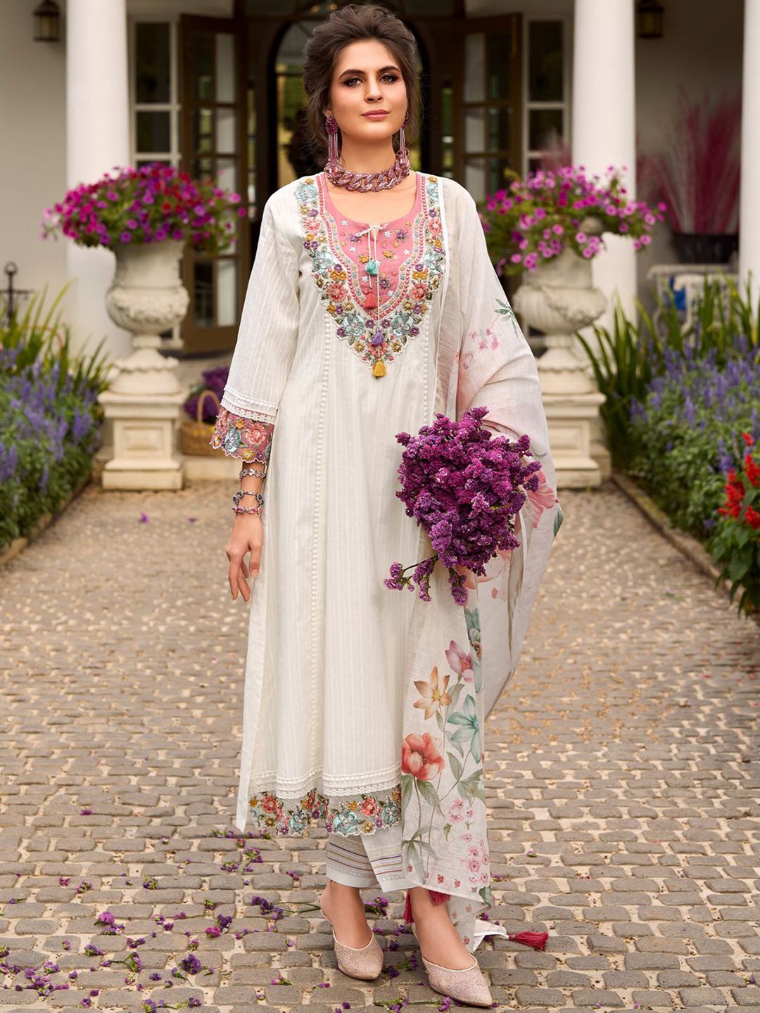 Women Floral Embroidered Thread Work Pure Cotton Kurta & Trousers With Dupatta