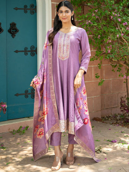 Women Floral Embroidered Regular Sequinned Kurta with Trousers & With Dupatta