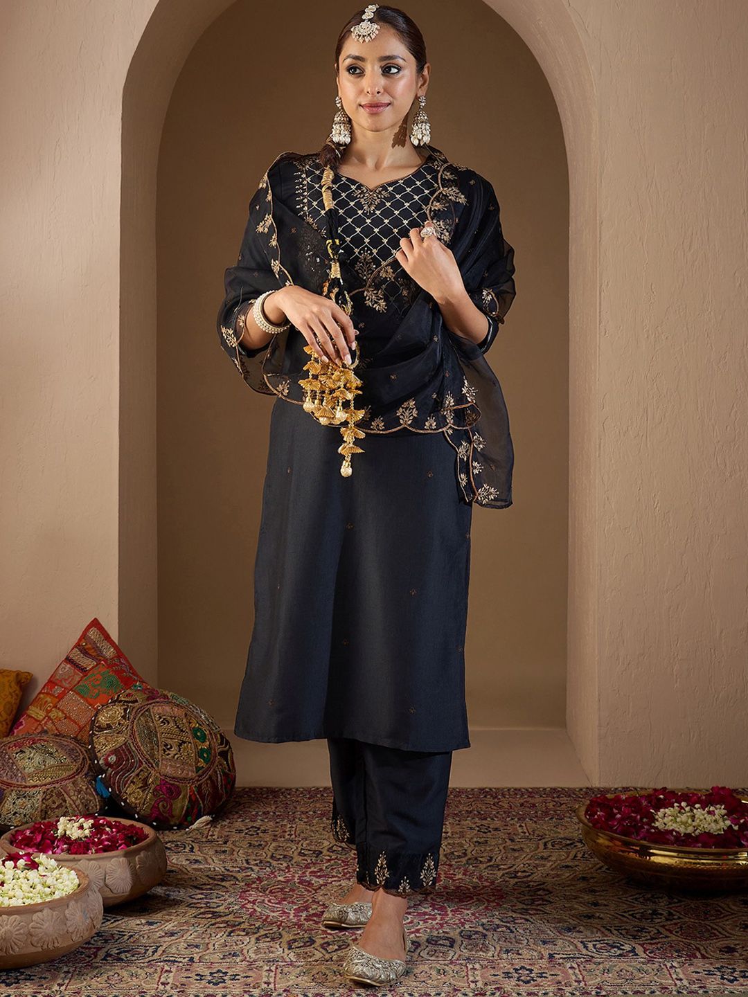 Dhiyona IE Women Embroidered Regular Liva Kurta with Trousers & With Dupatta