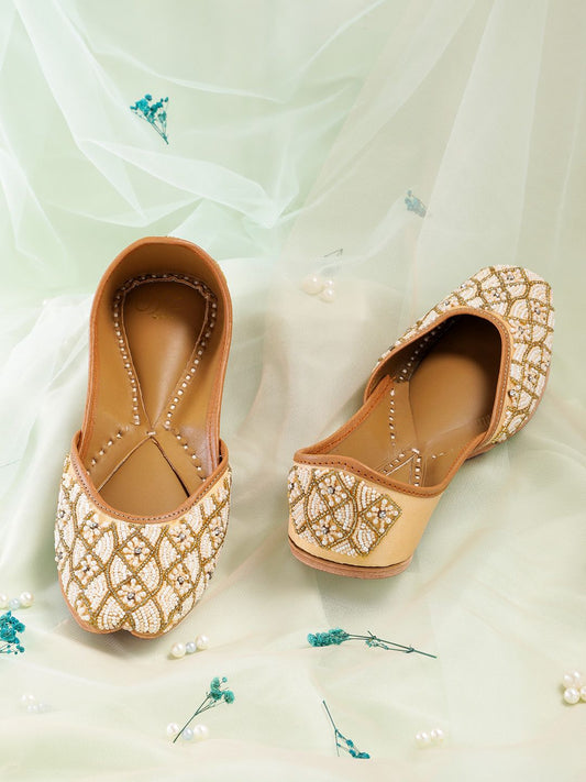 Dhiyona HOP Women Beads Embellished Mojaris