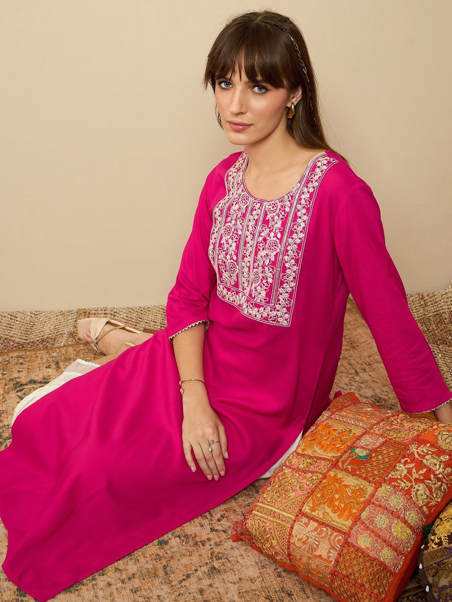 Dhiyona IE Floral Embroidered Round Neck Sequinned Machine Weave Straight Kurta