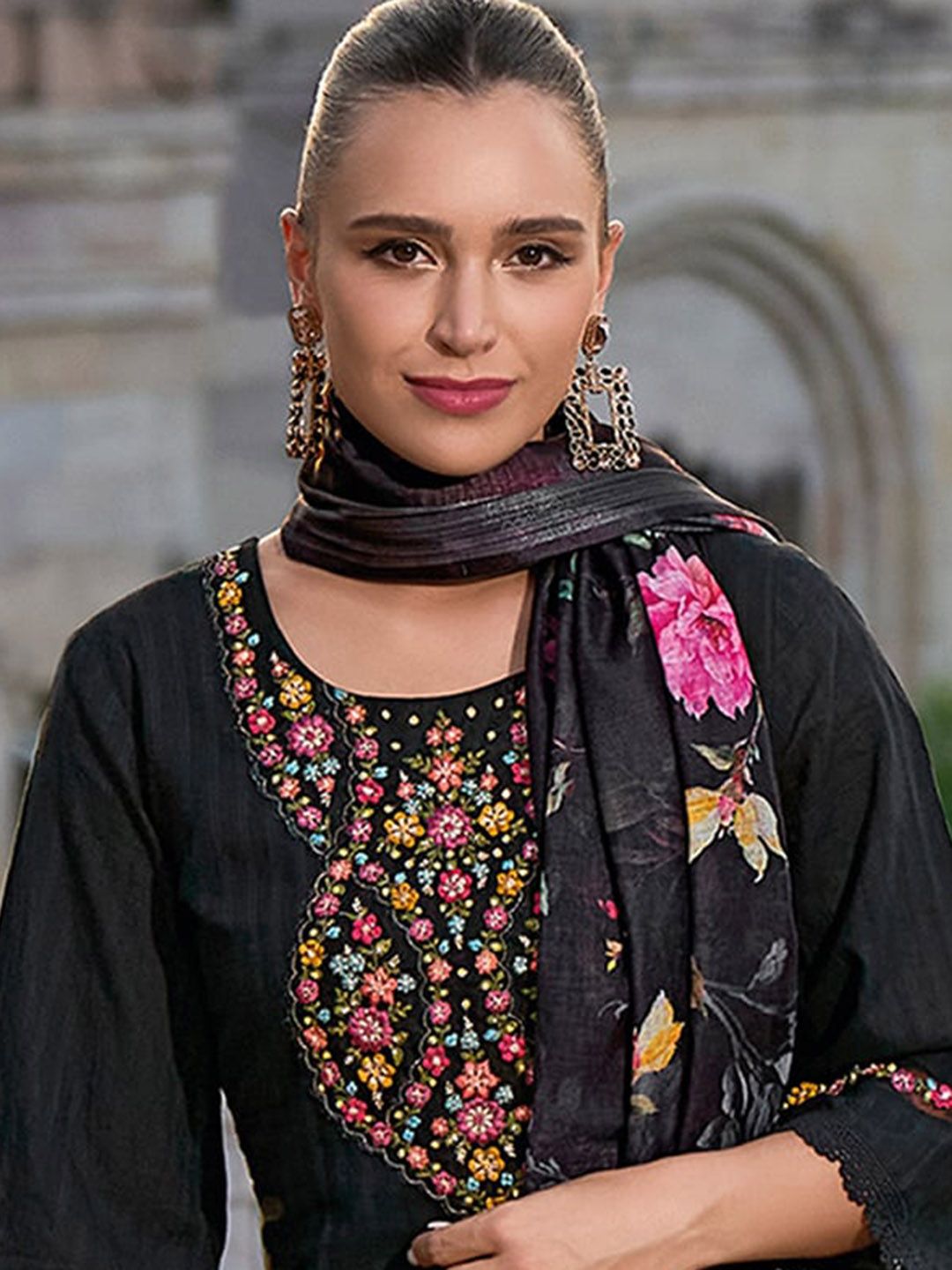 Dhiyona IE Floral Embroidered Regular Thread Work Pure Cotton Straight Kurta Set