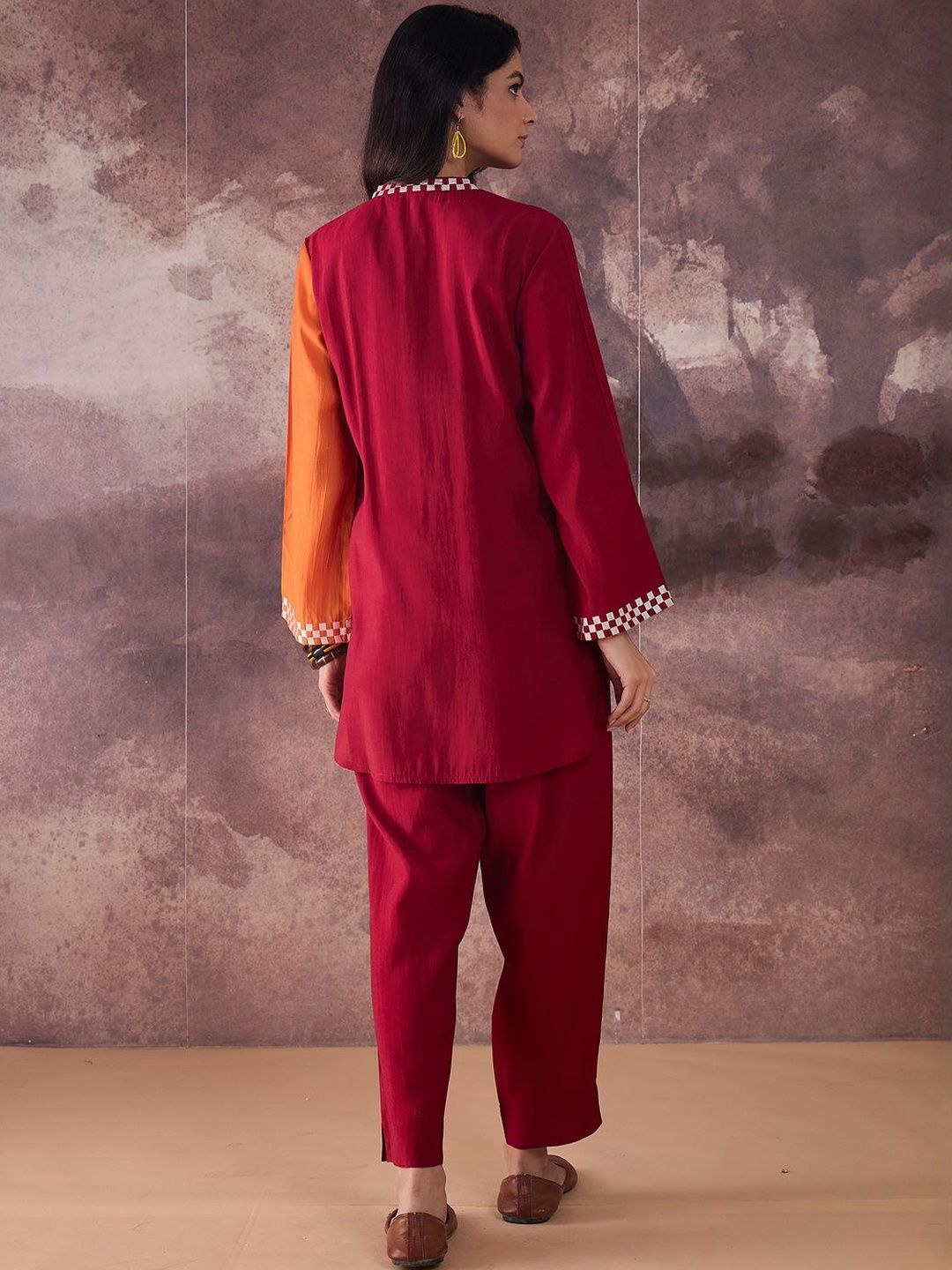 Geometric Thread Work Round Neck Straight Kurta With Trouser