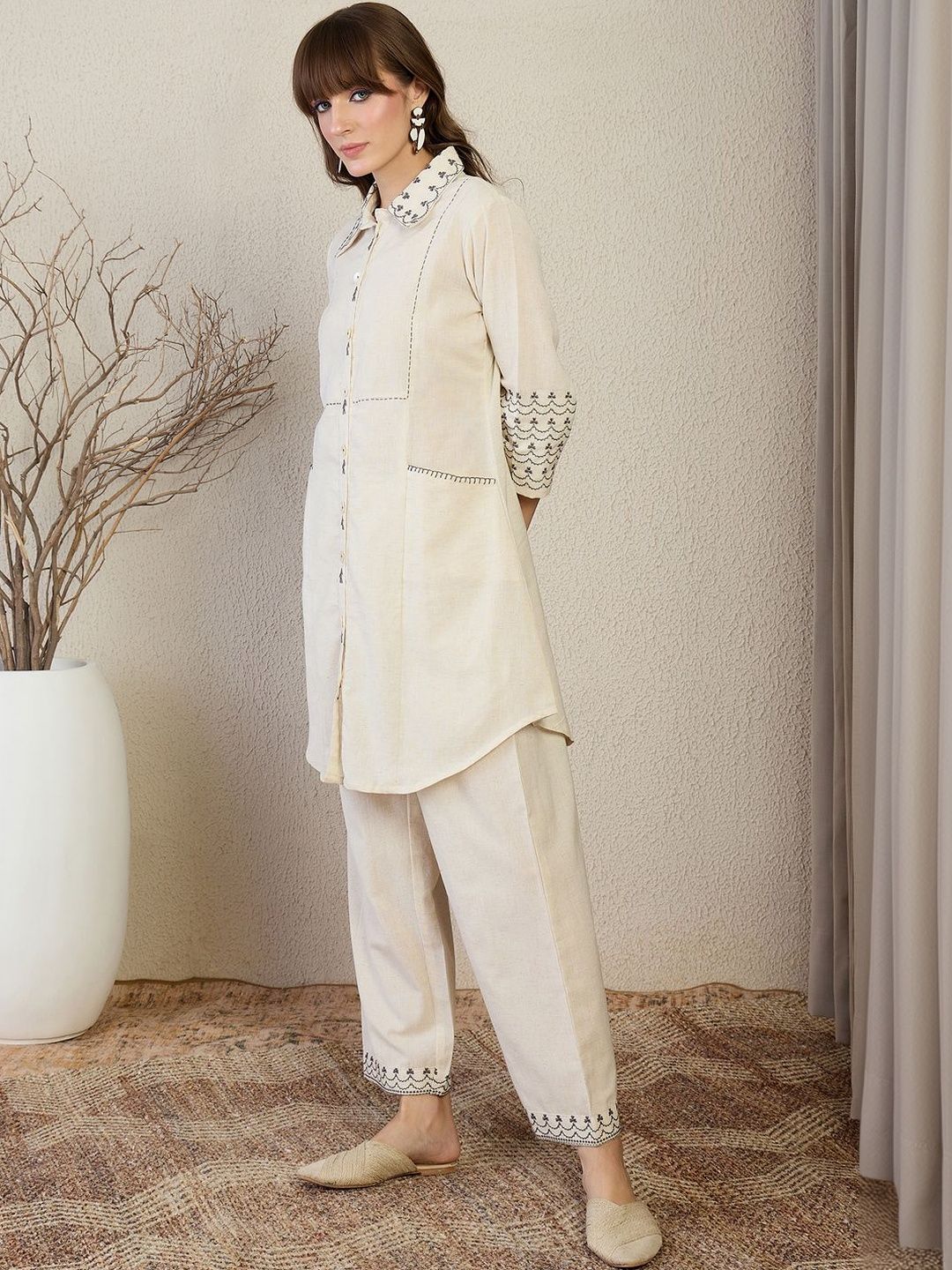 Women Ethnic Motifs Embroidered Regular Thread Work Kurta with Trousers