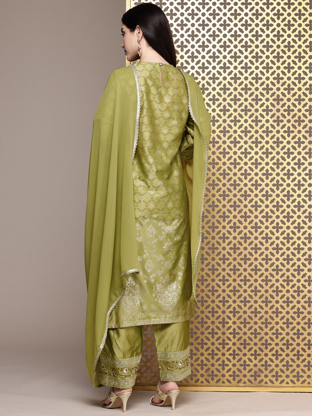Dhiyona PD Women Floral Embroidered Sequinned Jashn Kurta with Palazzos & With Dupatta