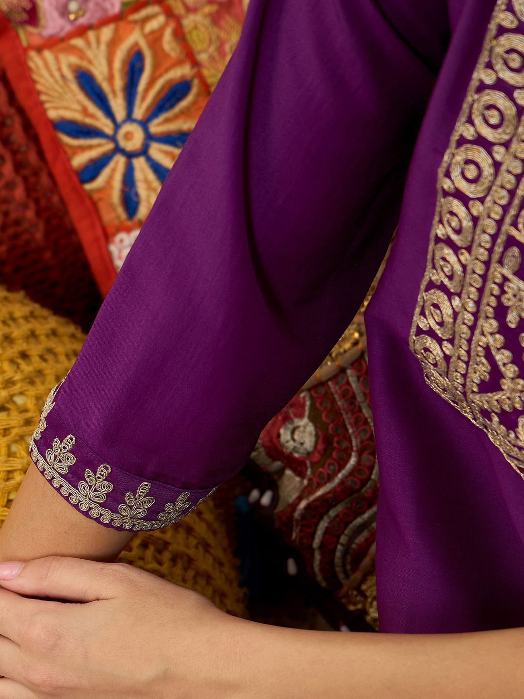 Dhiyona IE Ethnic Motifs Embroidered Notched Neck Thread Work Liva Straight Kurta