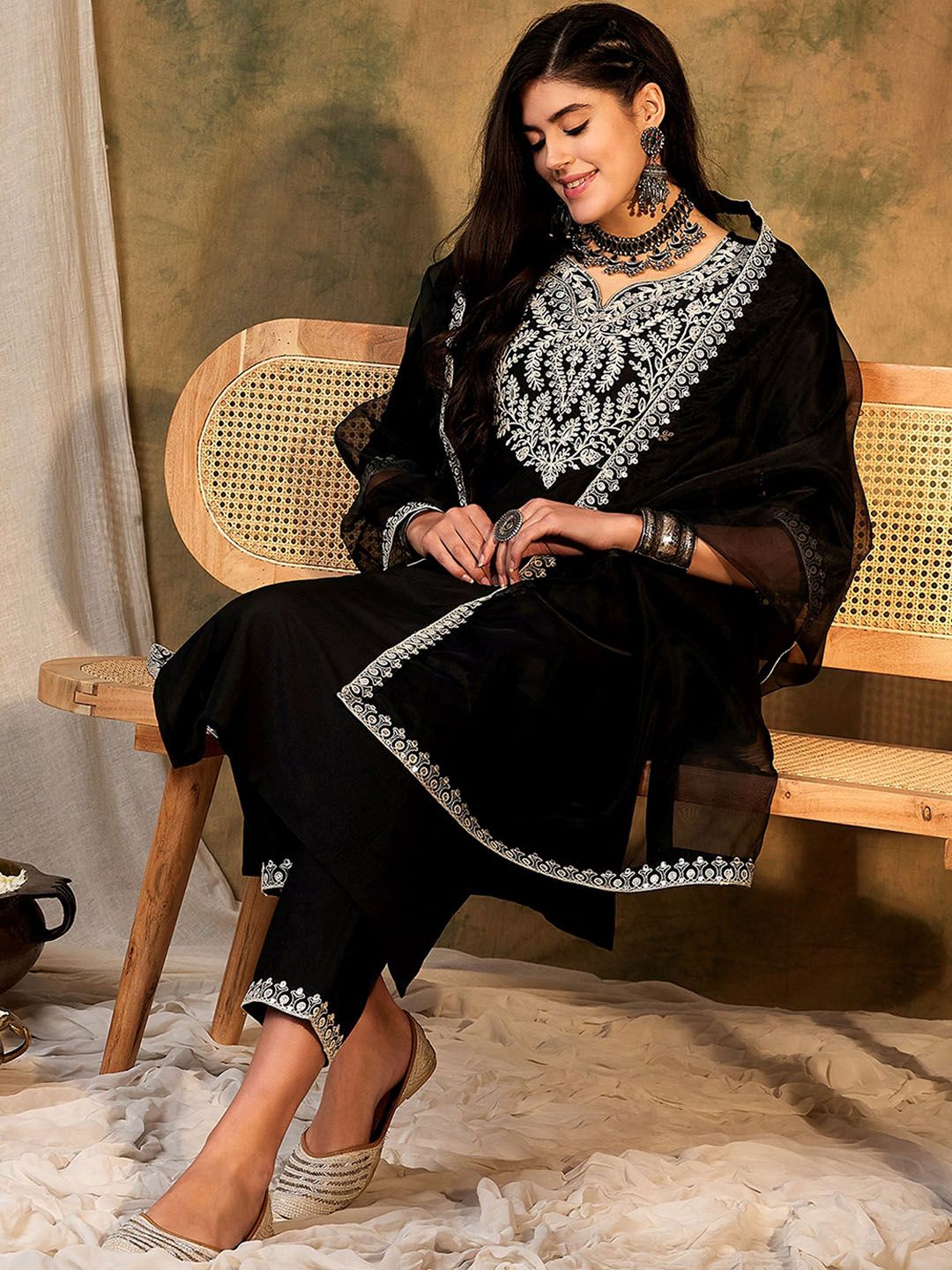 Dhiyona IE Floral Yoke Design Regular Thread Work Kurta With Trousers & Dupatta