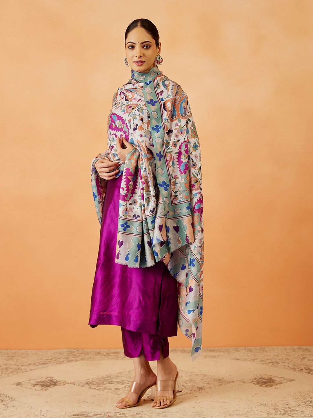 Dhiyona PA Women Floral Embroidered Shawl