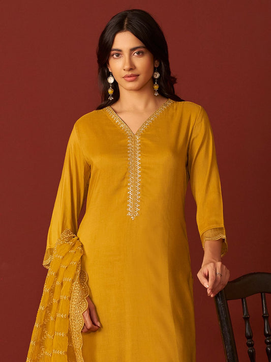 Dhiyona IE Women Ethnic Motifs Embroidered Regular Sequinned Kurta & Trousers With Dupatta