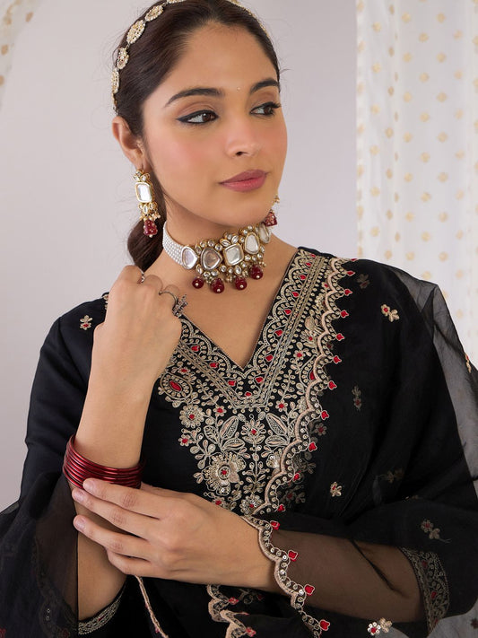 Dhiyona IE Floral Embroidered V-Neck Zari Straight Kurta With Trouser And Dupatta
