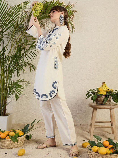 Women Ethnic Motifs Embroidered Kurta with Trousers