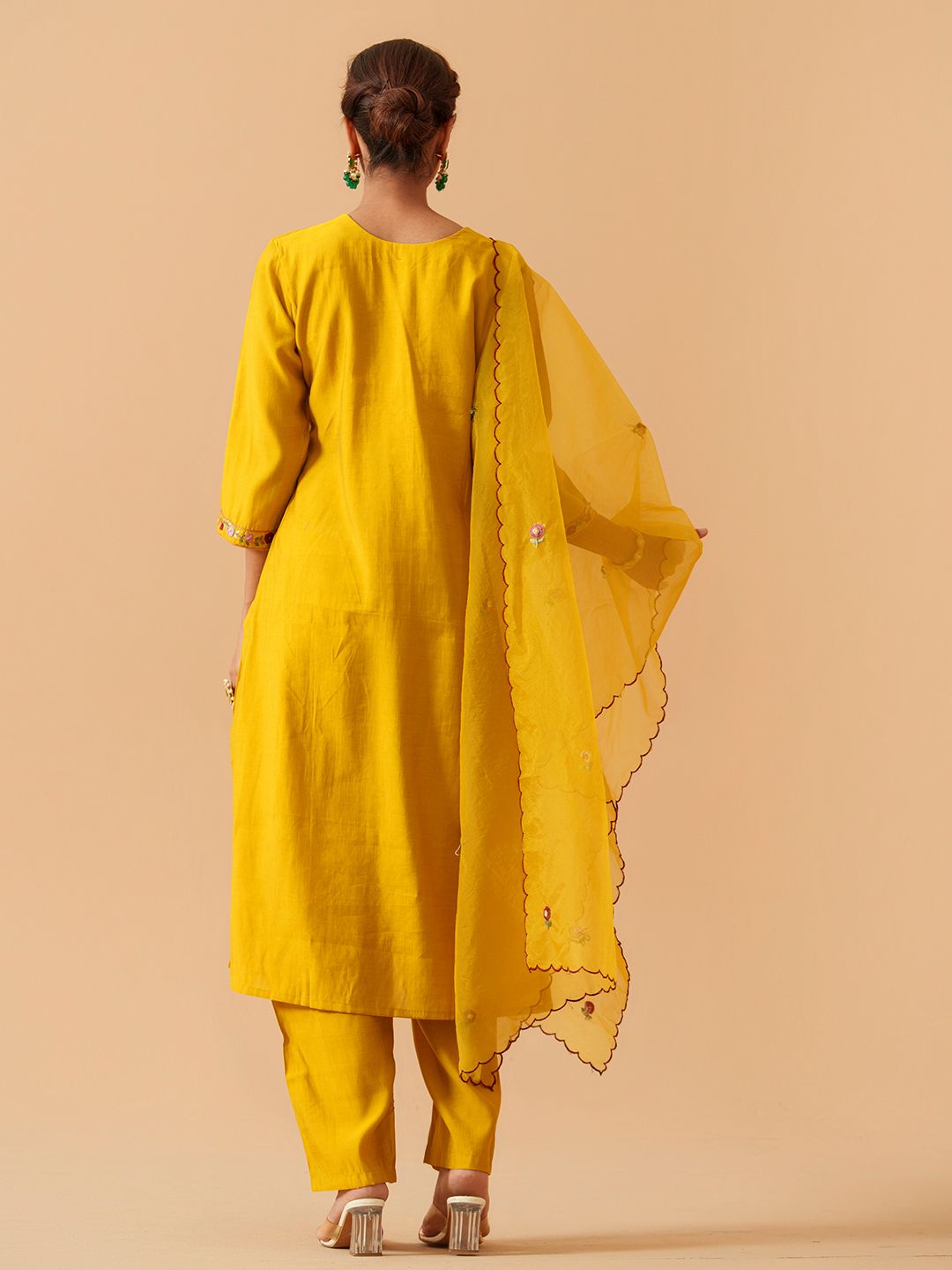 Dhiyona PD Women Embroidered Kurta With Trousers & Dupatta